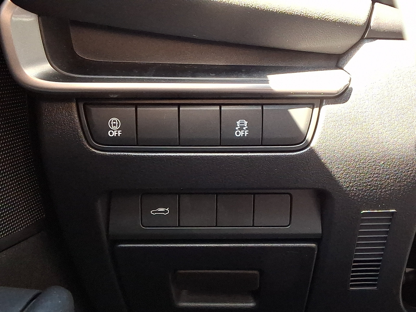 Used 2021 MAZDA MAZDA3 s FWD image 23