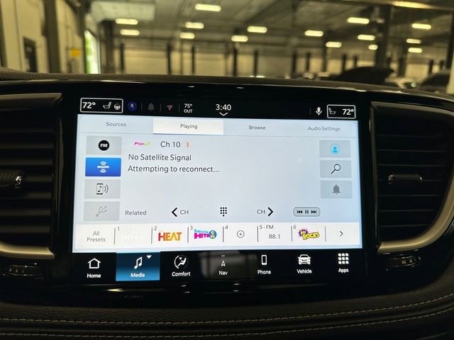 New 2027 Chrysler Pacifica Select FWD image 30