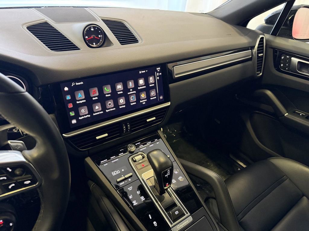 Used 2023 Porsche Cayenne Platinum Edition image 17