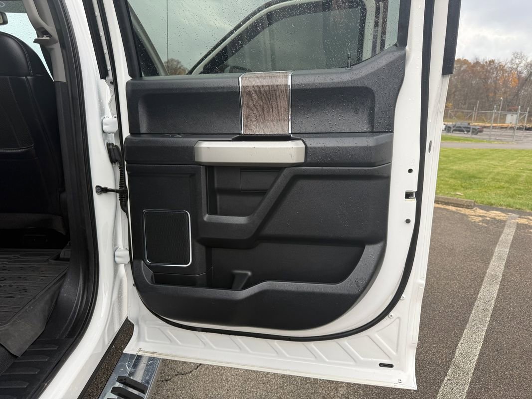 Used 2019 Ford F250 Lariat w/ Chrome Package image 18