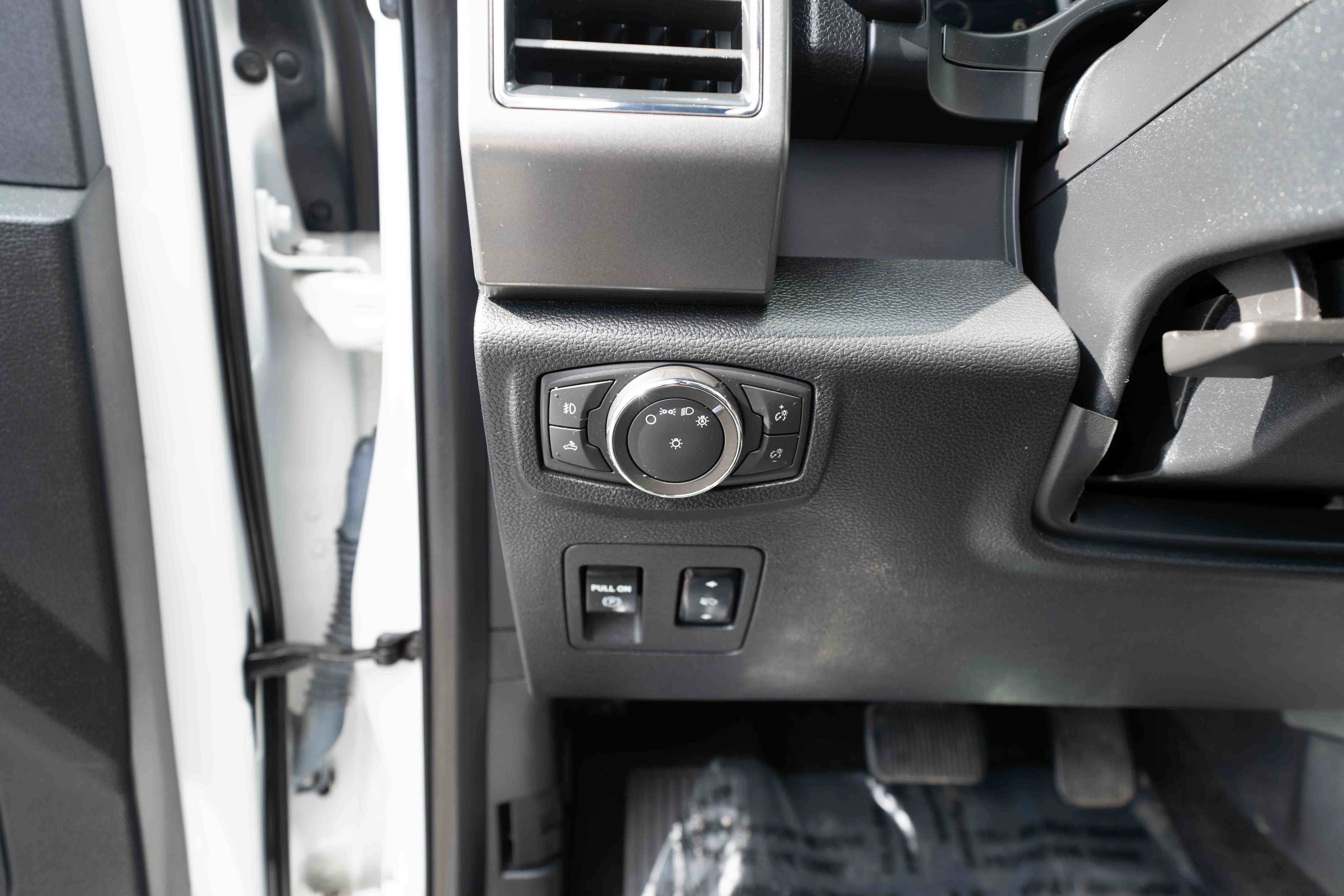 Used 2018 Ford F150 XLT w/ Equipment Group 302A Luxury AWD/4WD image 11