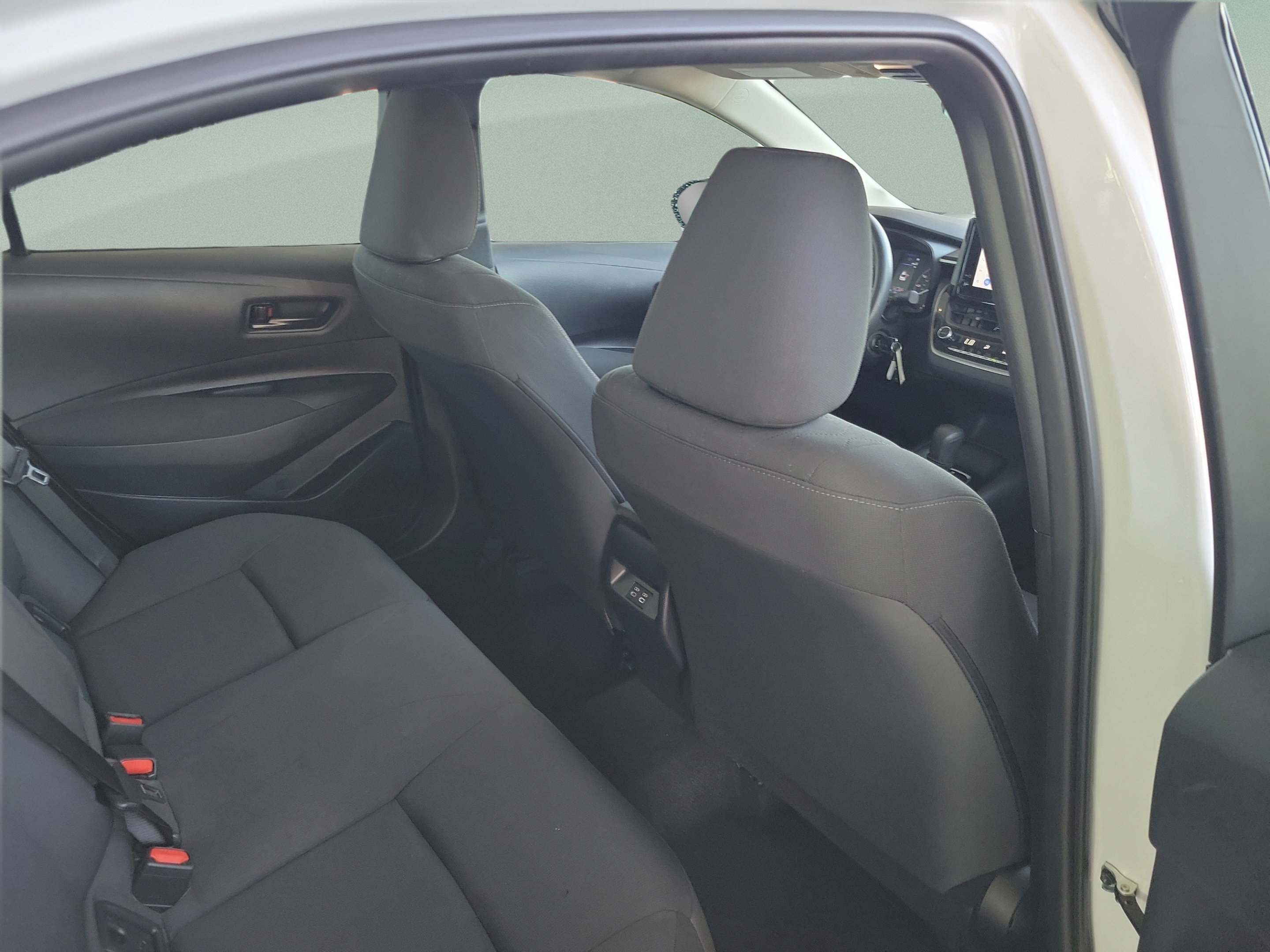 Used 2025 Toyota Corolla LE FWD image 28