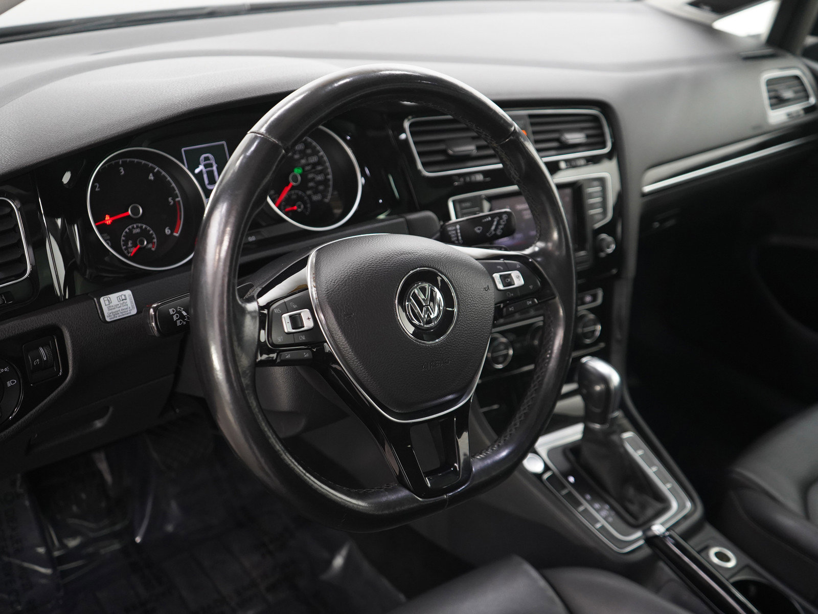 Used 2015 Volkswagen Golf TDI SEL w/ Lighting Package (SEL) image 21