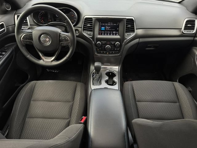Used 2018 Jeep Grand Cherokee Laredo AWD/4WD image 4