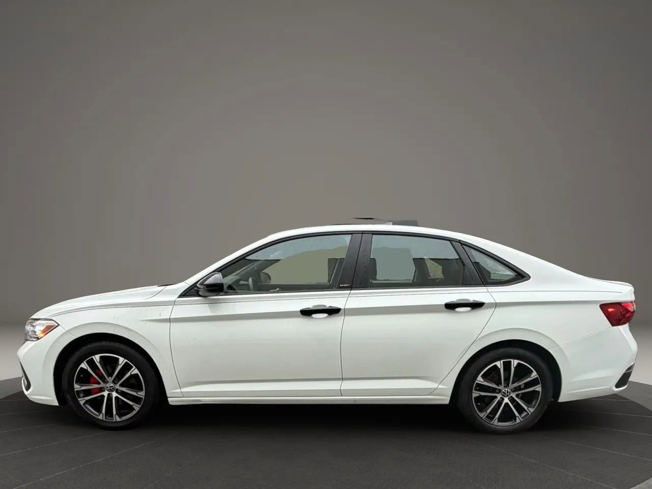 Used 2024 Volkswagen Jetta Sport image 8