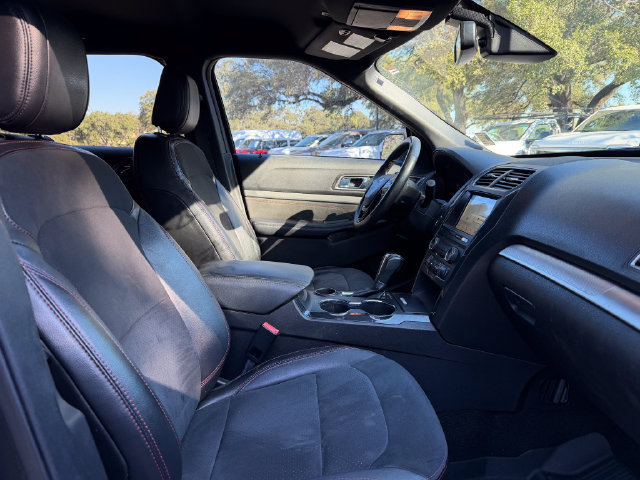 Used 2018 Ford Explorer XLT w/ Equipment Group 202A FWD image 15