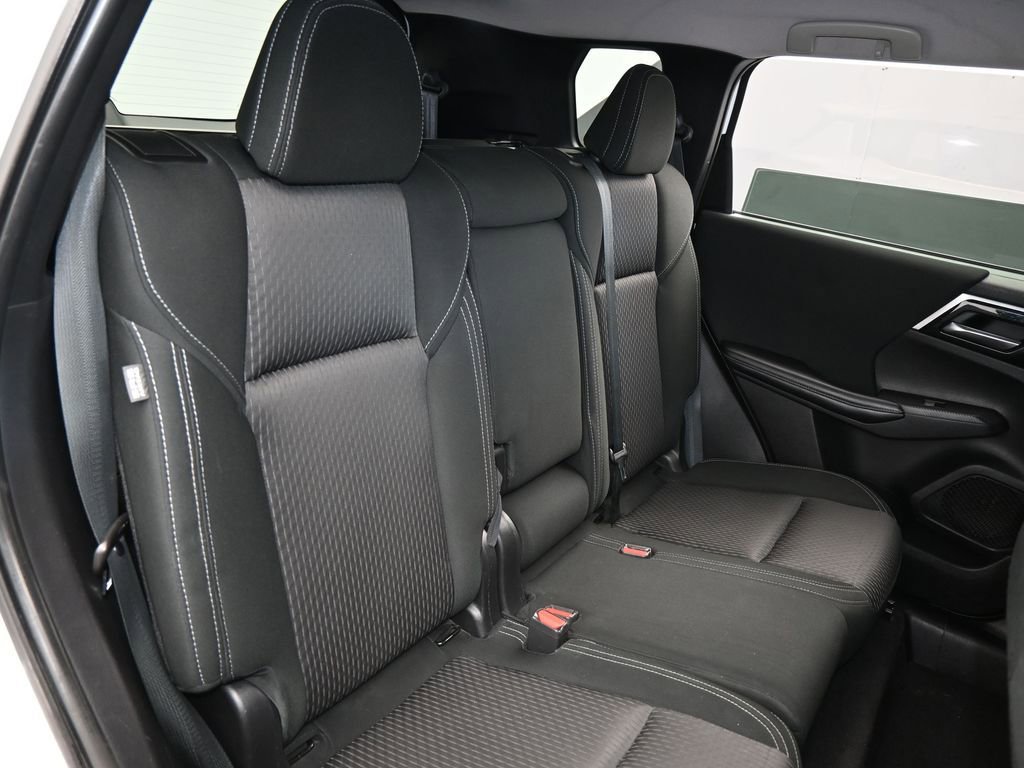 Used 2022 Mitsubishi Outlander ES image 36