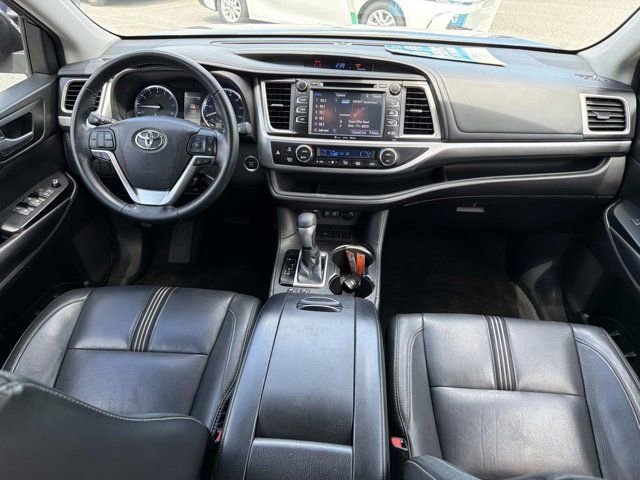 Certified 2018 Toyota Highlander SE FWD image 22
