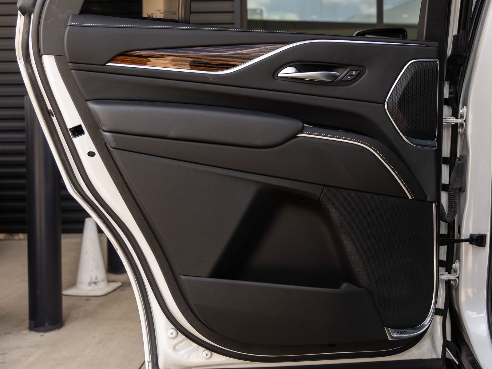 Used 2023 Cadillac Escalade Premium Luxury w/ LPO, Floor Liner Package AWD/4WD image 26