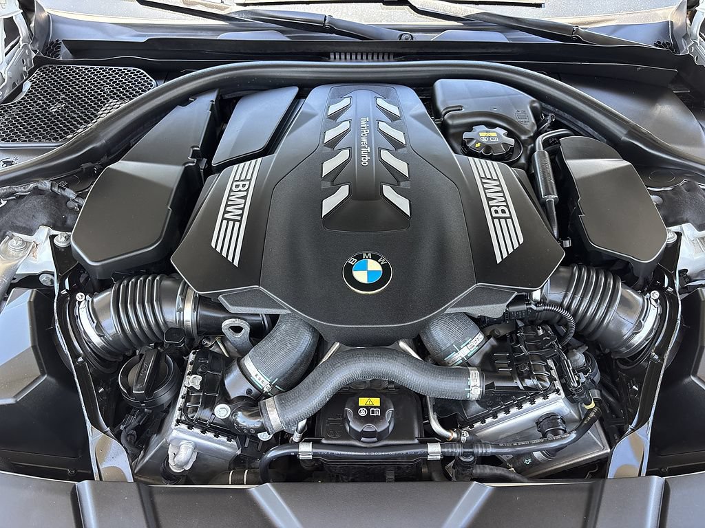 Used 2022 BMW 750i xDrive AWD/4WD image 32