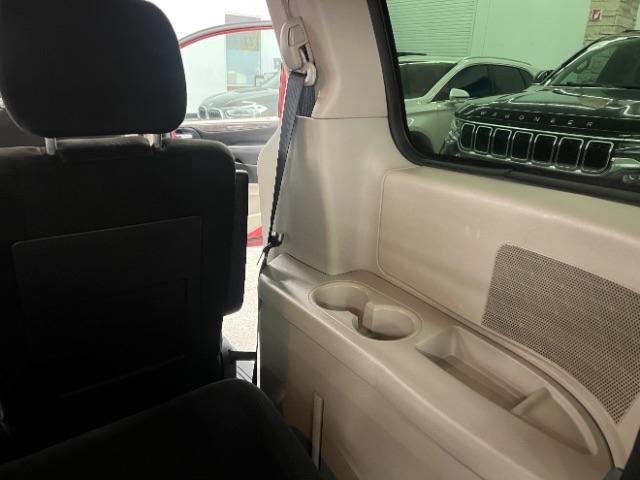 Used 2016 Dodge Grand Caravan SXT image 35