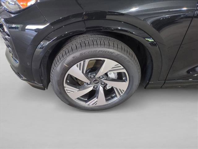 New 2025 Audi Q6 e-tron Premium image 23