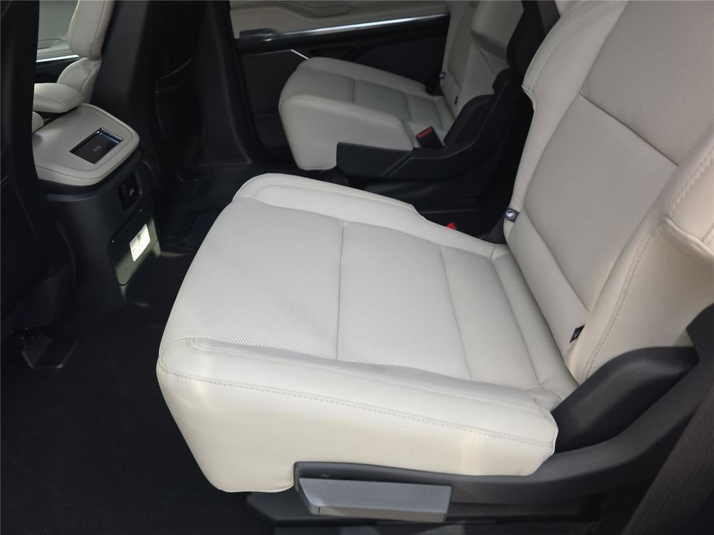 New 2026 Lincoln Navigator Reserve w/ Jet Appearance Package AWD/4WD image 12