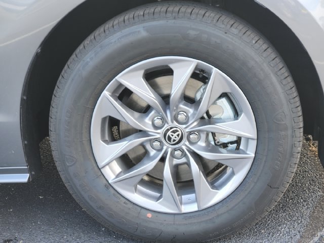 New 2026 Toyota Sienna XLE FWD image 8