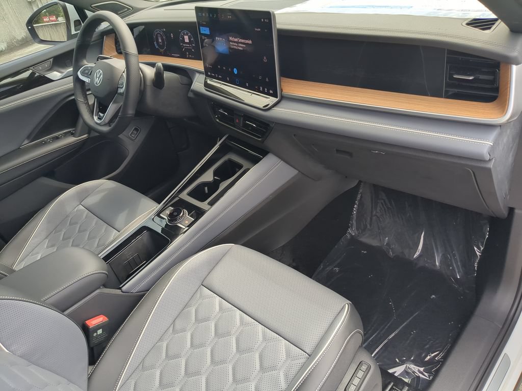 New 2026 Volkswagen Tiguan SEL R-Line AWD/4WD image 11