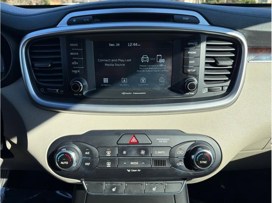 Used 2018 Kia Sorento LX image 18
