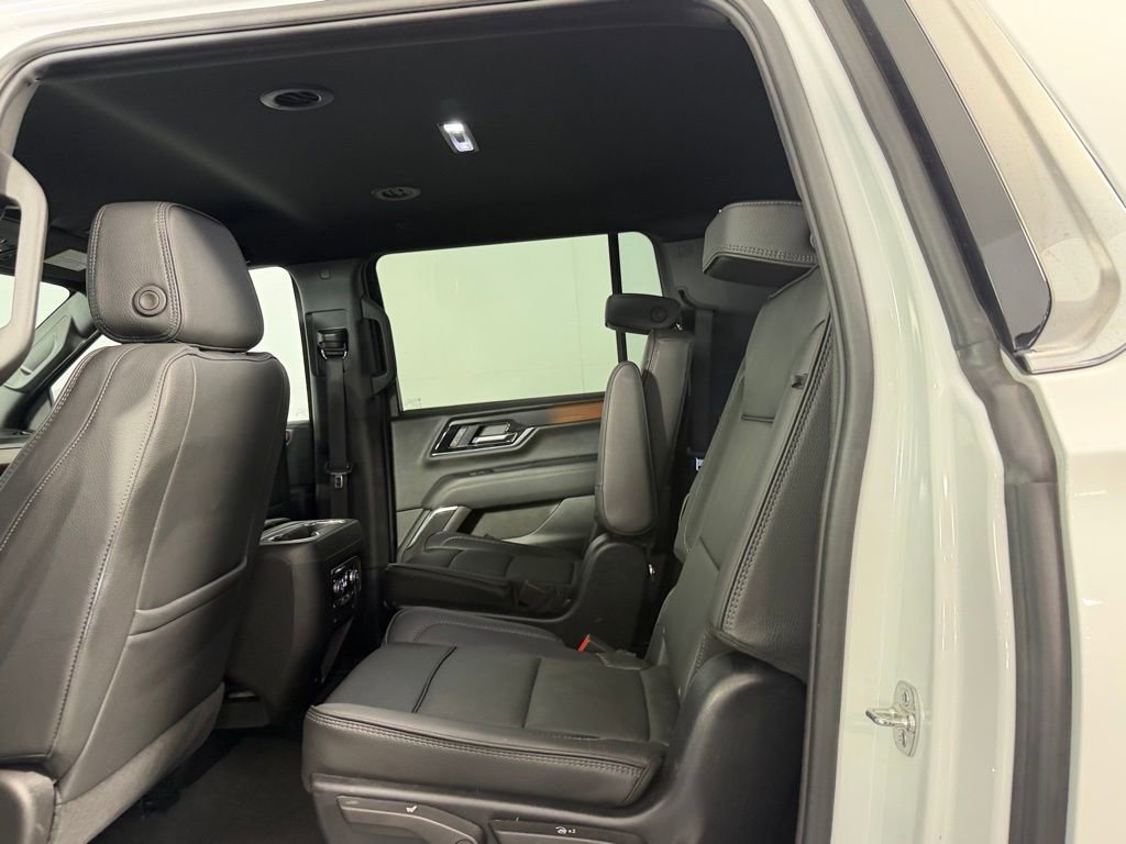 Used 2025 GMC Yukon XL Denali AWD/4WD image 22