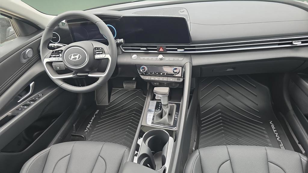 New 2026 Hyundai Elantra Limited FWD image 11