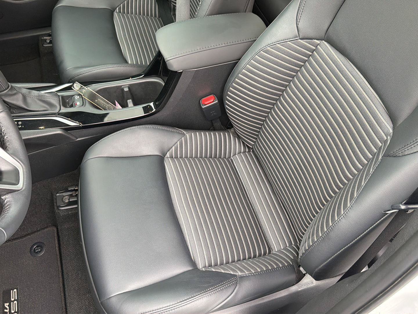 Used 2023 Toyota Corolla Cross AWD Hybrid w/ Convenience Package image 28