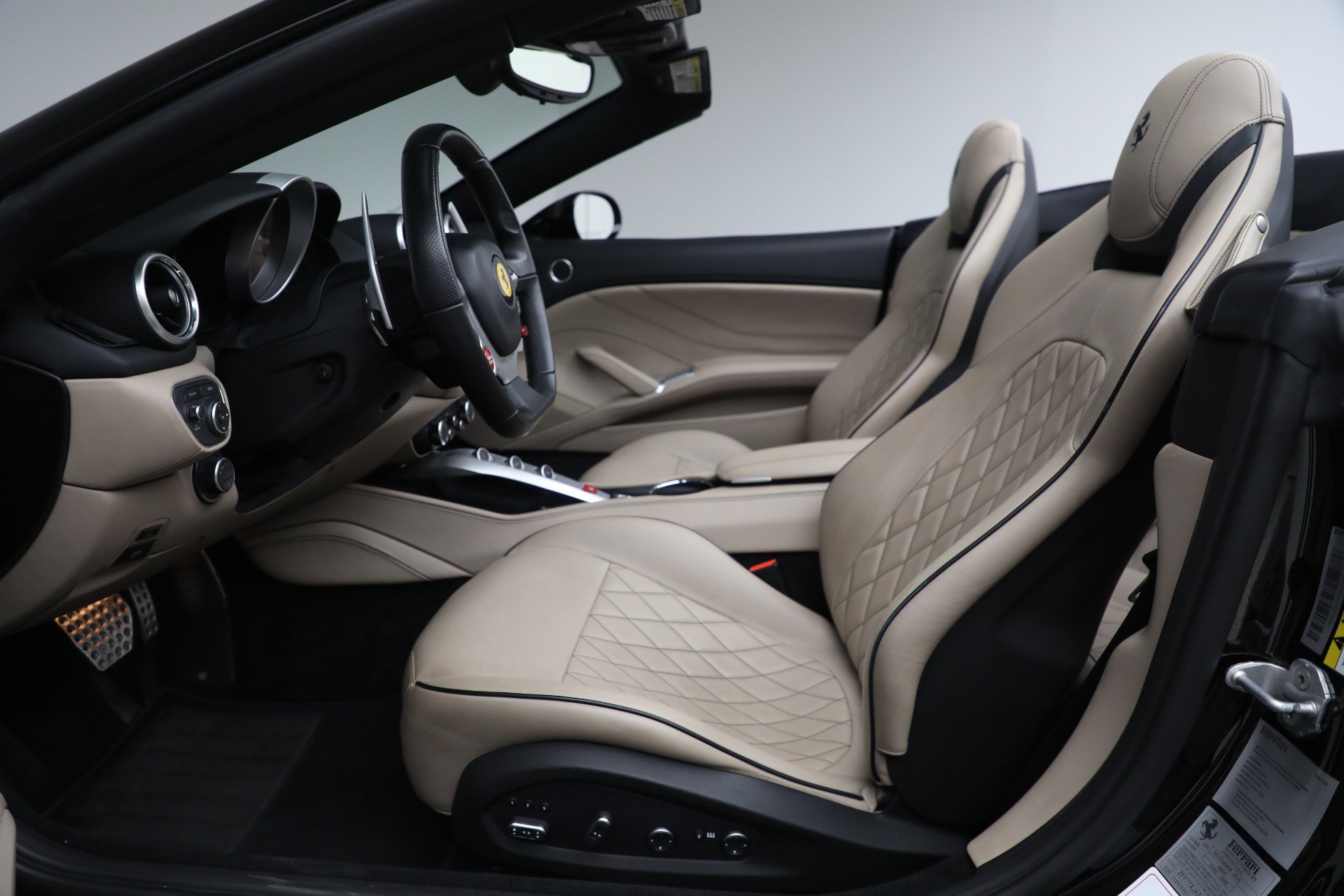 Certified 2016 Ferrari California T RWD image 15
