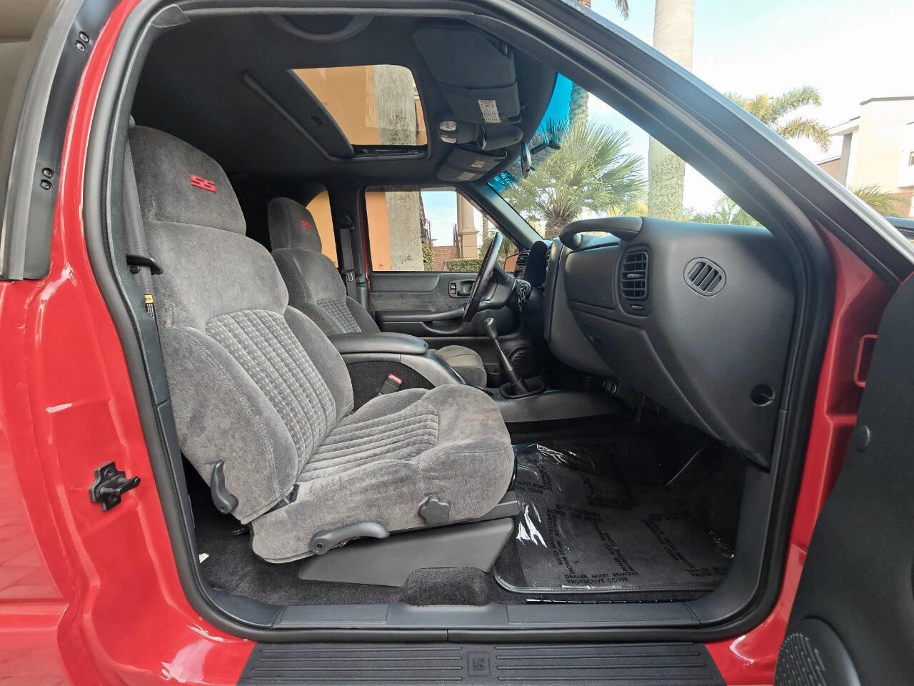 Used 2001 Chevrolet Blazer Xtreme w/ Preferred Equipment Group image 19