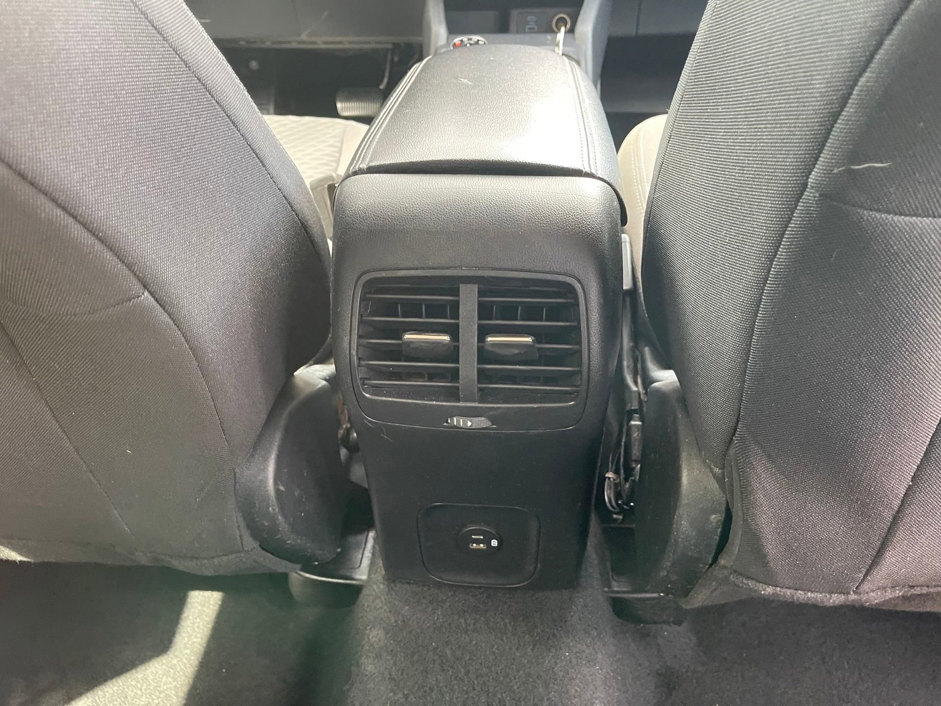 Used 2020 Ford Escape SE image 24