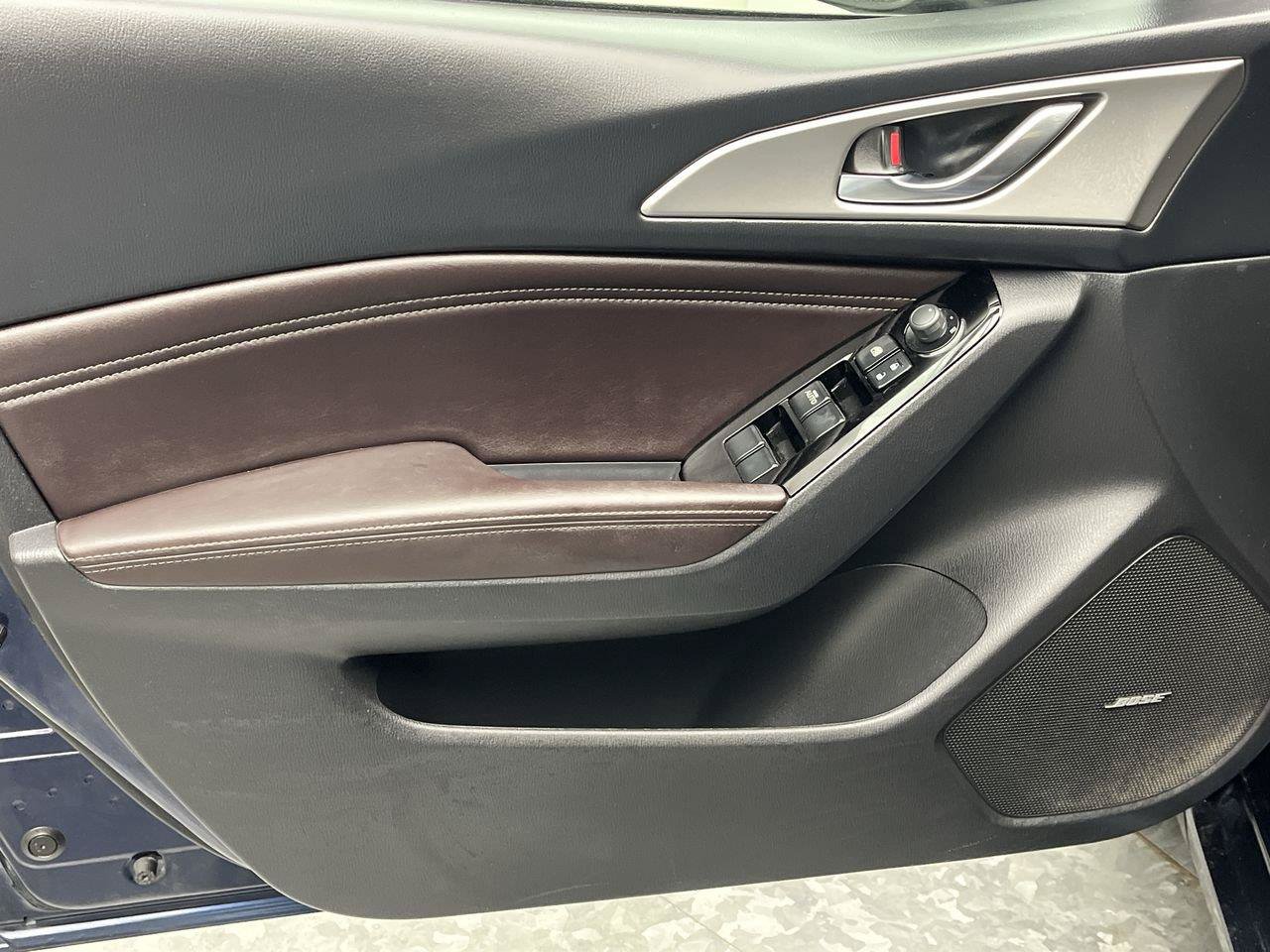 Used 2018 MAZDA MAZDA3 Touring FWD image 6