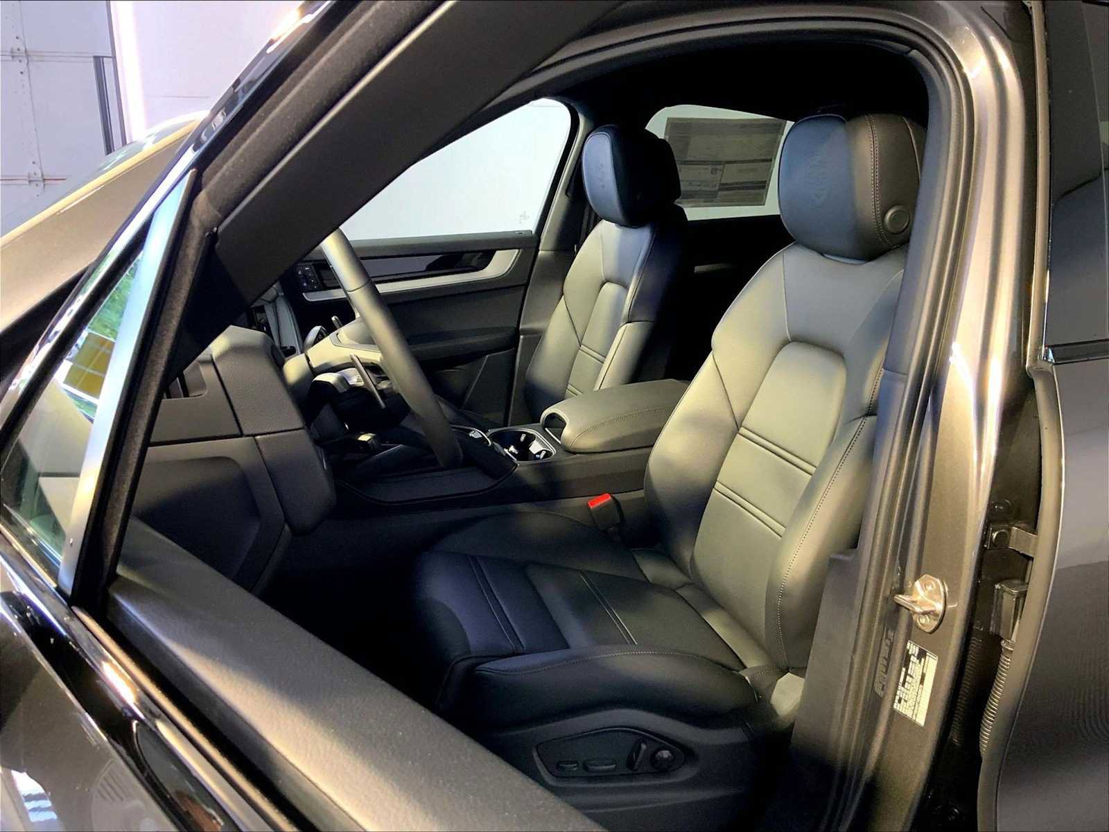 New 2025 Porsche Cayenne Coupe image 5