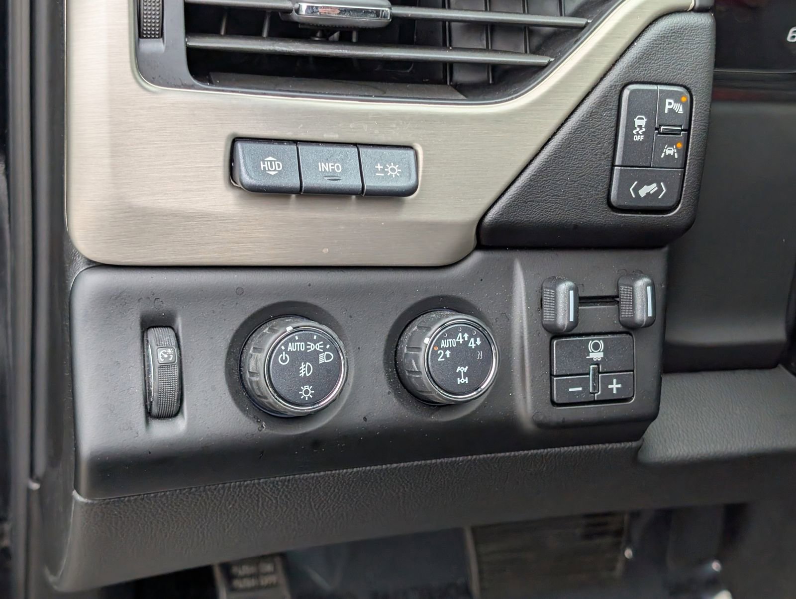 Used 2020 GMC Yukon XL Denali image 26