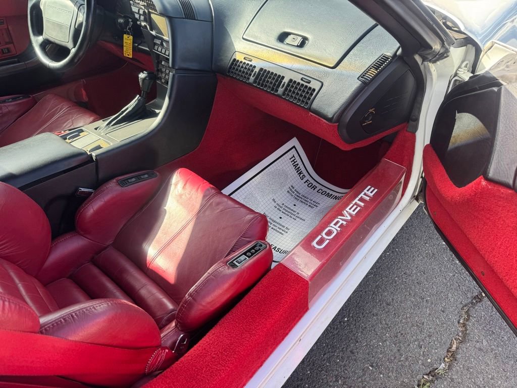 Used 1990 Chevrolet Corvette Convertible RWD image 23