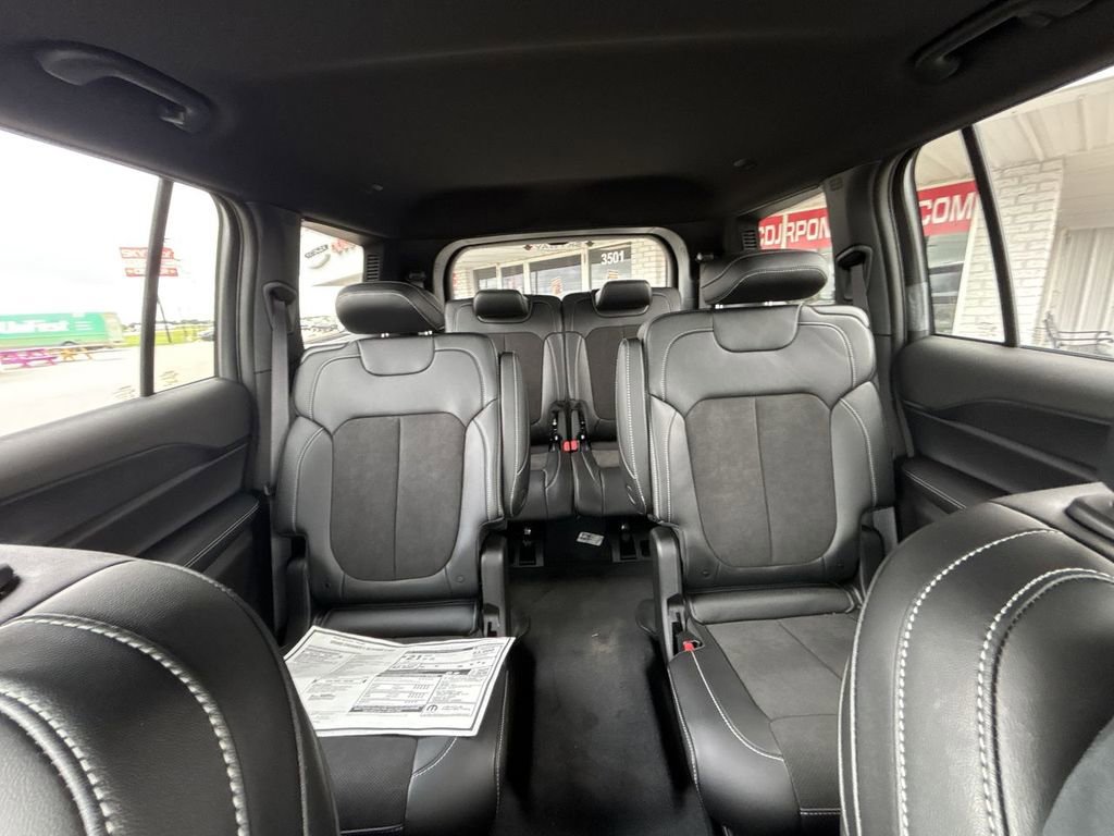 New 2025 Jeep Grand Cherokee L Altitude image 27