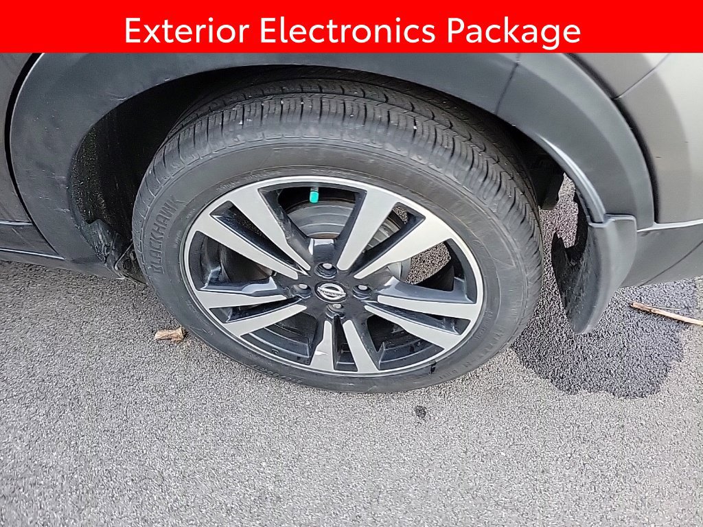 Used 2019 Nissan Kicks SR w/ SR Premium Package FWD image 5