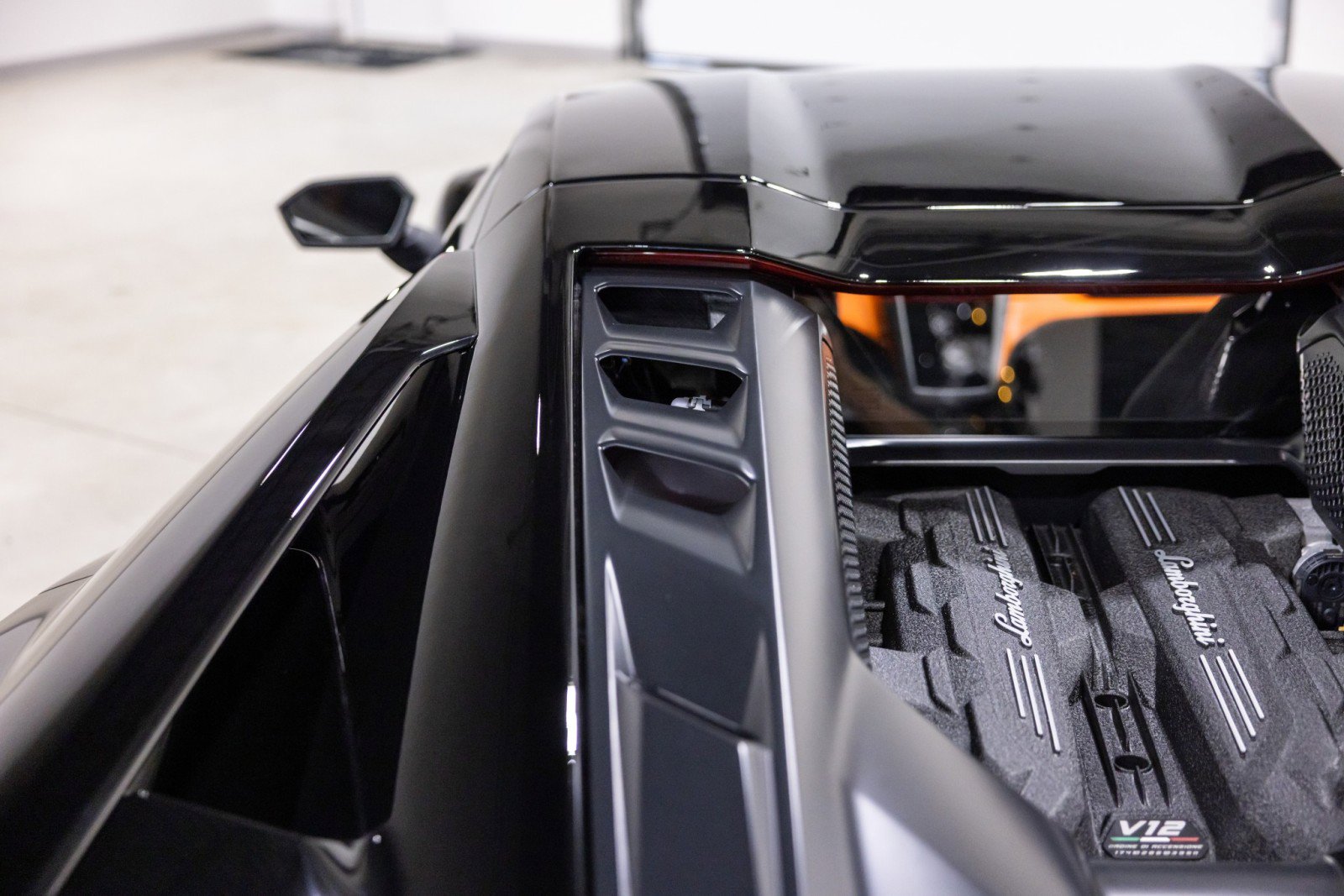 Used 2025 Lamborghini Revuelto image 20