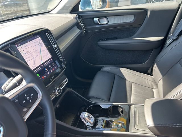 Certified 2025 Volvo XC40 B5 Plus image 19