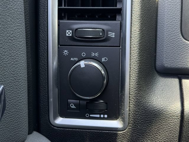 Used 2014 RAM 1500 Classic SLT RWD image 21