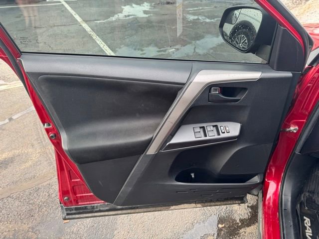 Used 2018 Toyota RAV4 LE image 13