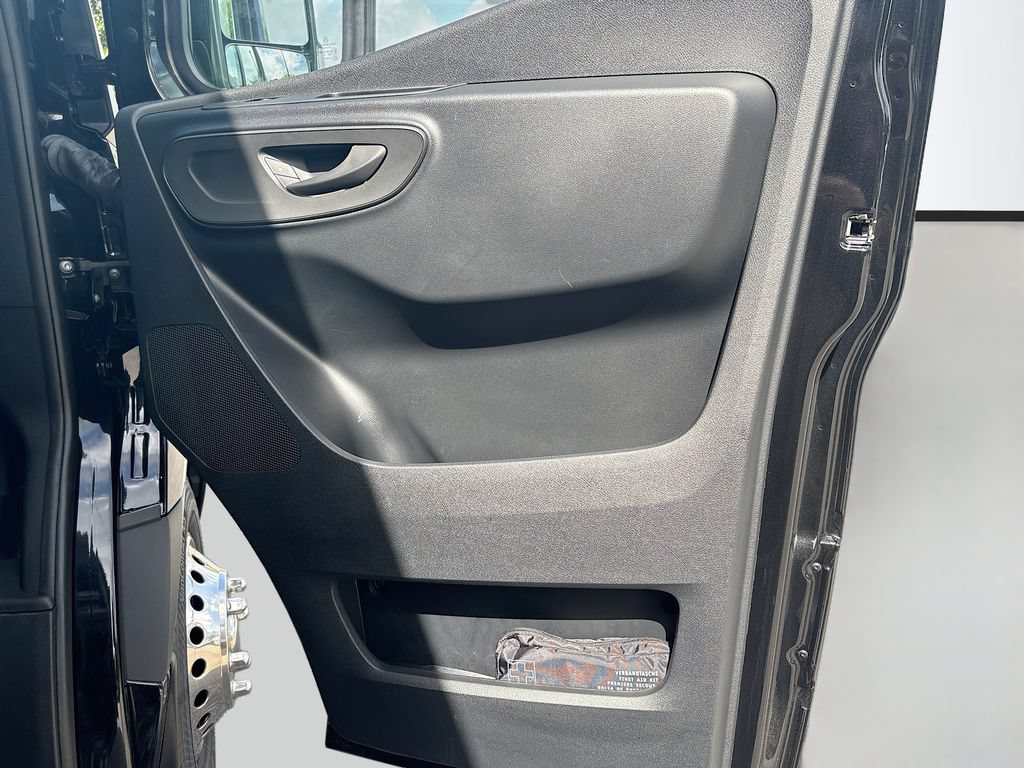 Used 2023 Mercedes-Benz Sprinter 3500 image 17