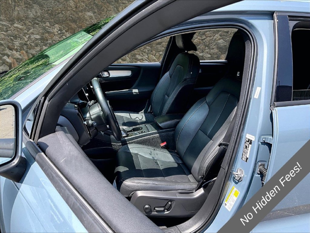 Used 2021 Volvo XC40 T4 Momentum FWD image 21