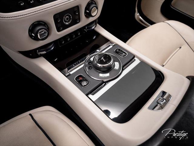 Used 2016 Rolls-Royce Wraith RWD image 32
