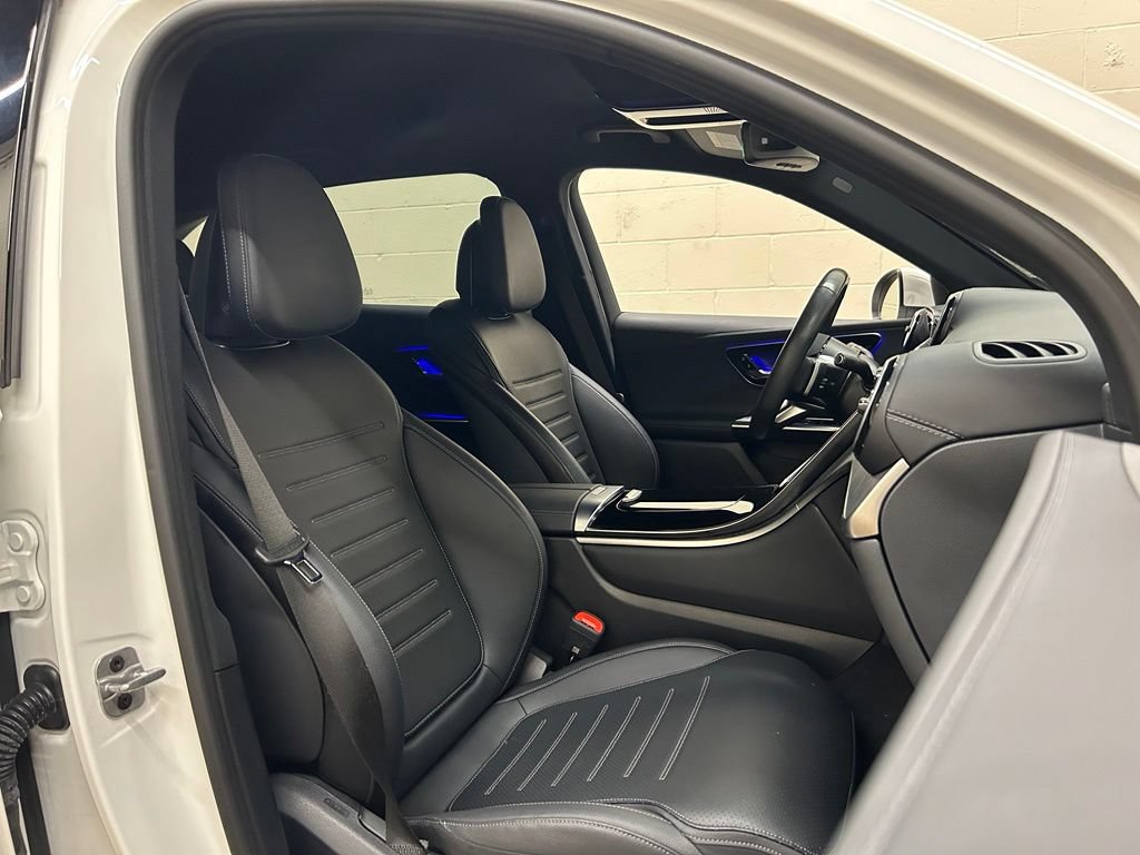 Used 2025 Mercedes-Benz GLC 350e 4MATIC image 10