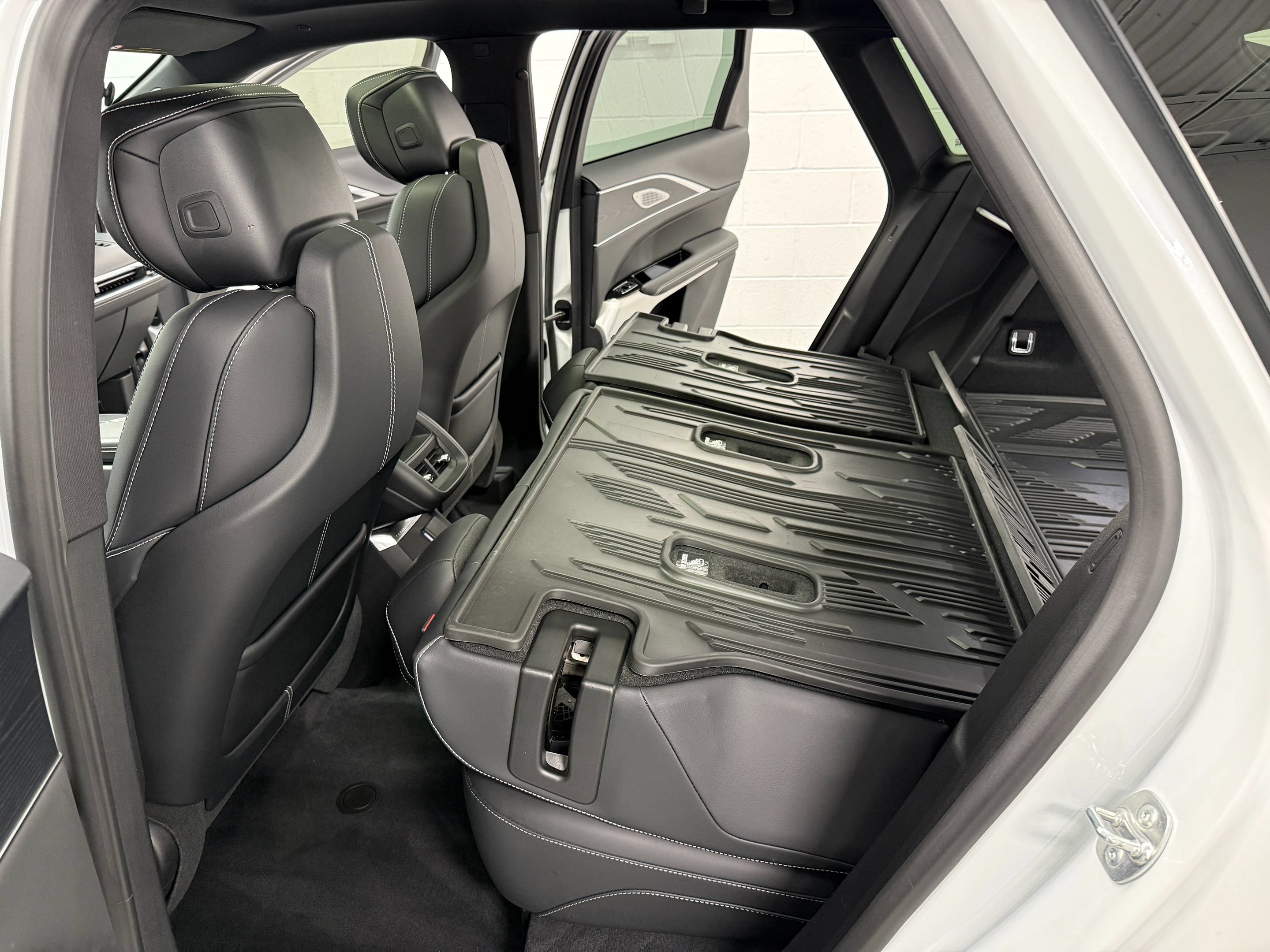 Used 2024 Cadillac Lyriq Sport RWD image 18