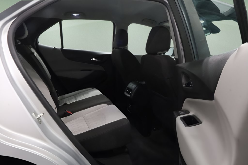 Used 2022 Chevrolet Equinox LS AWD/4WD image 16