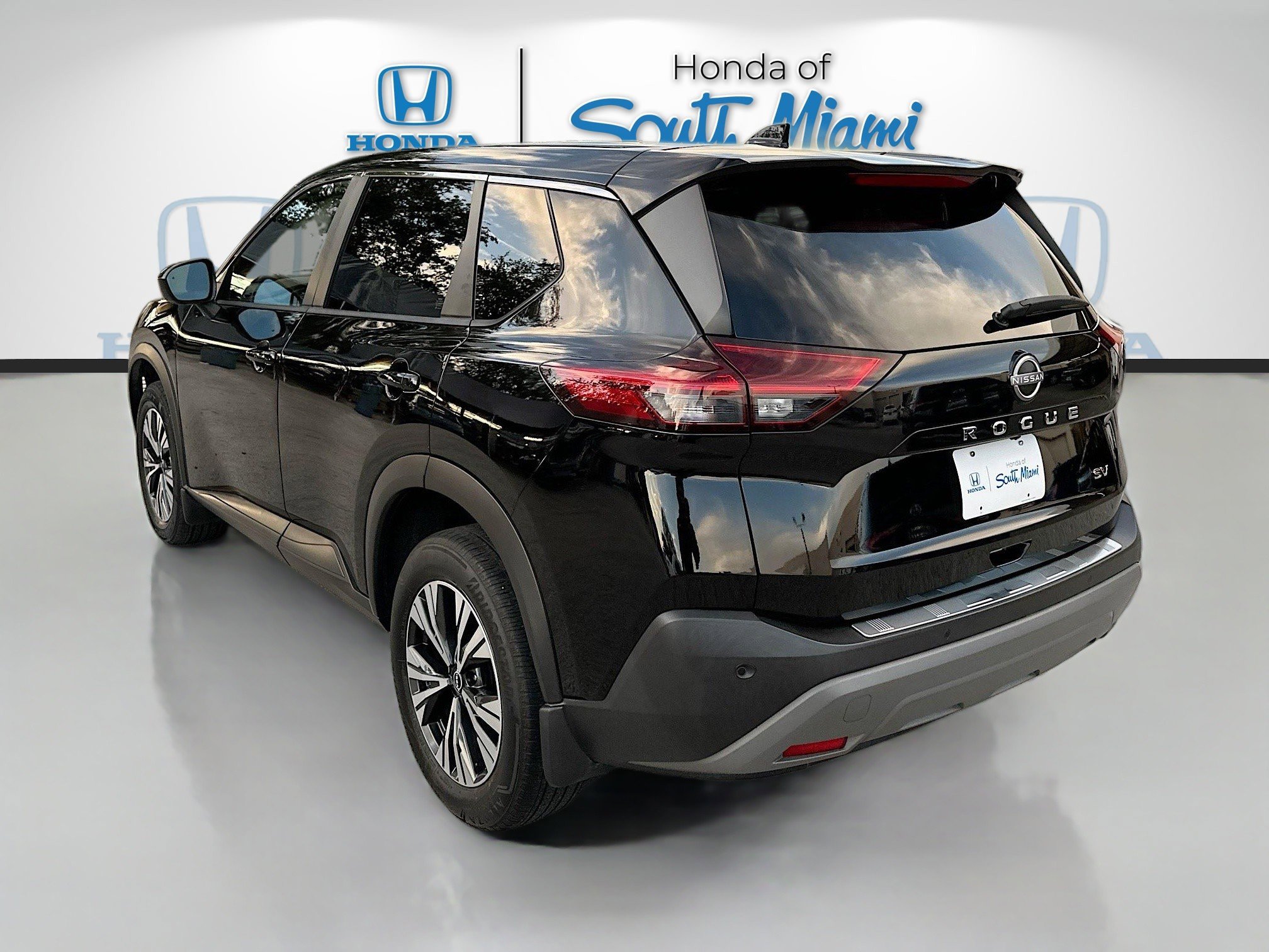 Used 2023 Nissan Rogue SV image 5