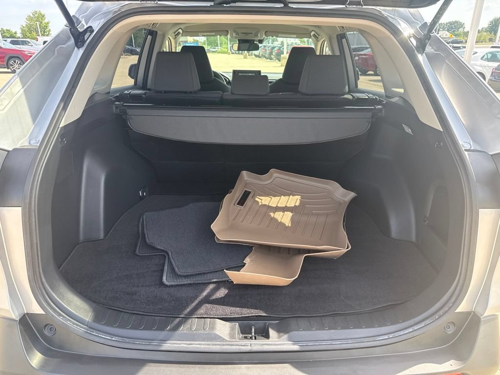 Used 2019 Toyota RAV4 LE w/ Carpet Mat Package AWD/4WD image 20