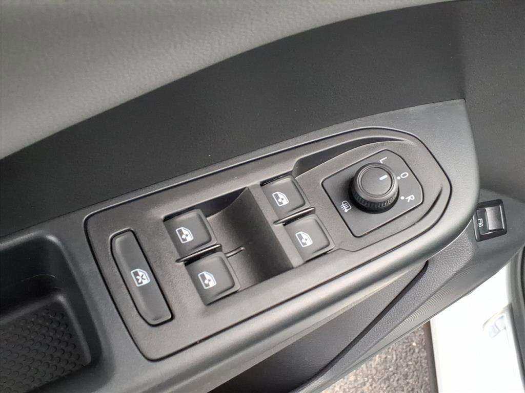 Certified 2023 Volkswagen Taos SE w/ Panoramic Sunroof Package image 11