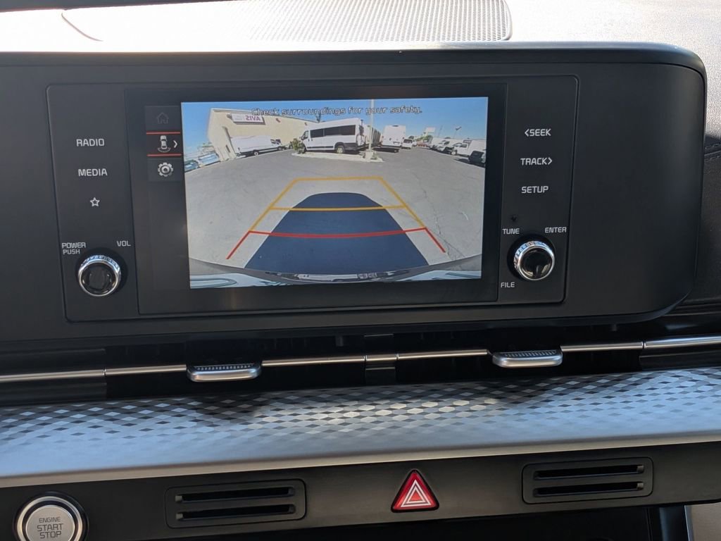 Used 2024 Kia Carnival LX image 18