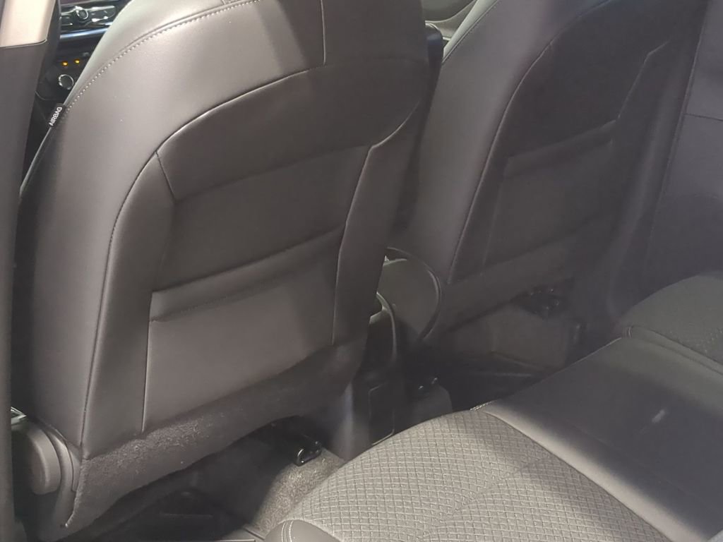Used 2022 Buick Encore Preferred AWD/4WD image 18