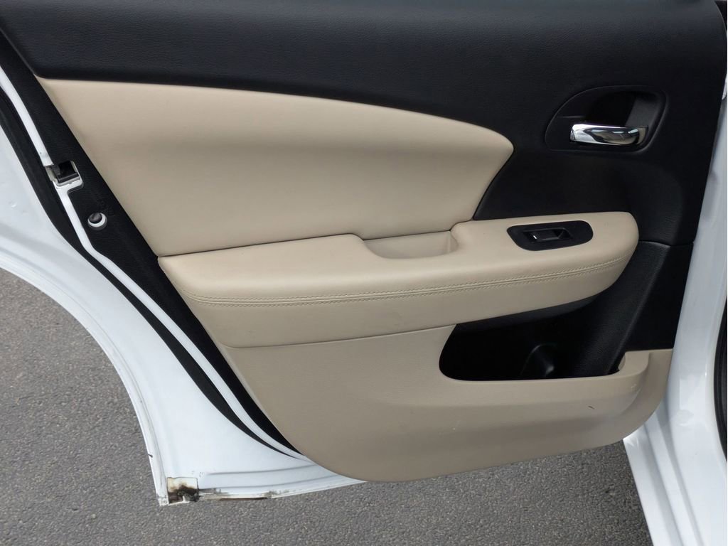 Used 2011 Chrysler 200 Limited FWD image 14