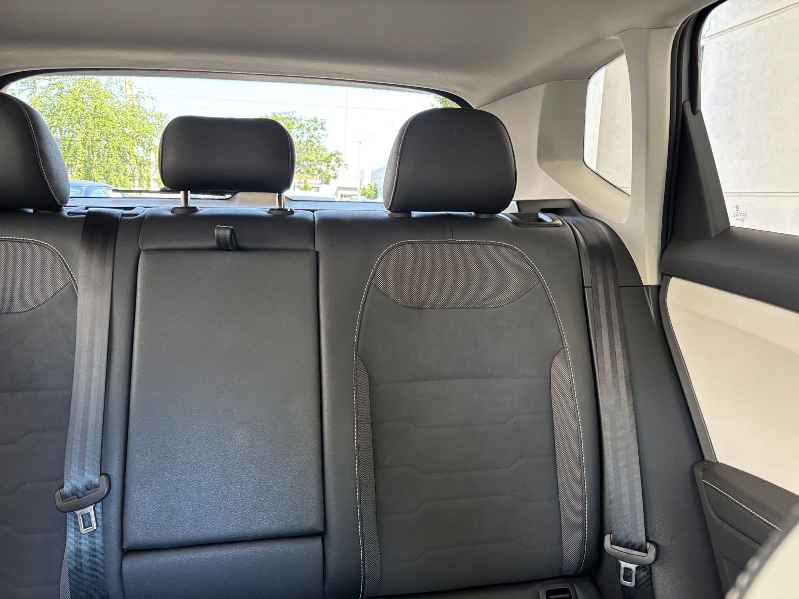 Used 2025 Volkswagen Taos SE AWD/4WD image 37