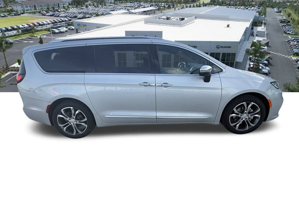 New 2026 Chrysler Pacifica Pinnacle image 4